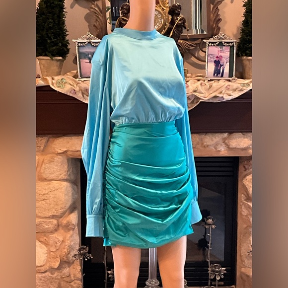 In The Style x Billie Faiers satin contrast high neck ruched skirt in blue/green - Picture 3 of 14